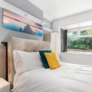https://hilltop-place-suites-near-meadowhall.yorkshirehotels.net